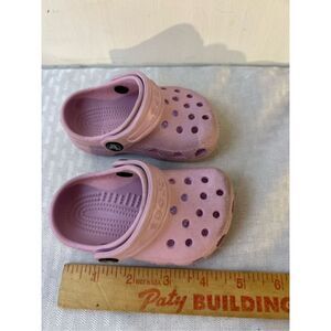 Crocs infant size 2-3 pink minor scuffs